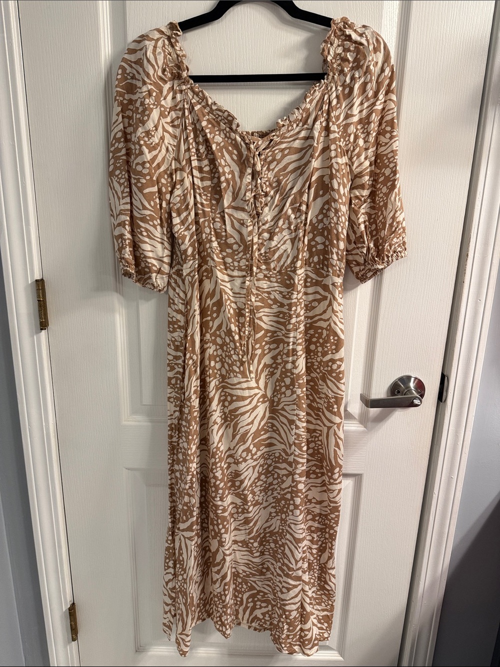 Jessica Simpson Beige and Cream Patterned Midi Dress